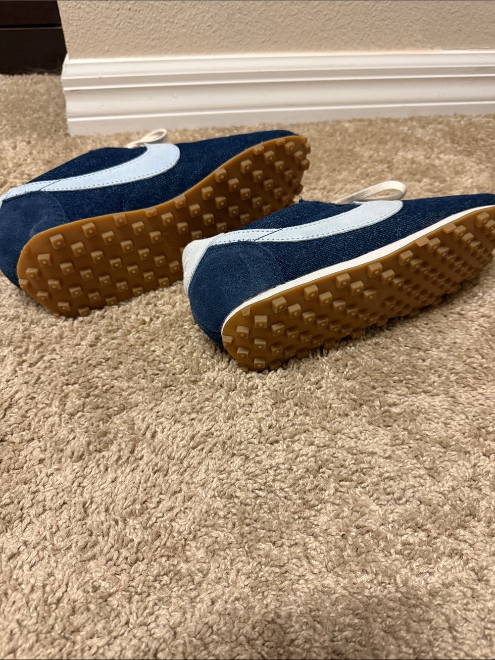 Nike women’s LD-1000 Navy and Light Blue Retro Runner Sneaker - Picture 3 of 3